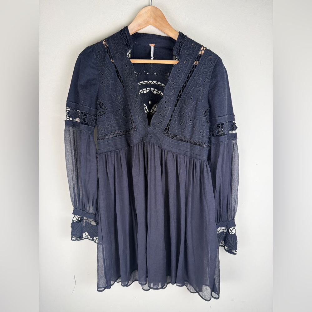 Free People In Dreamland Cutwork Embroidered Mini Dress Size 6 Black**NOTES**‎
